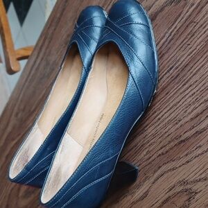 Softspots pumps navy blues leather round toe comfort cushion women siz 8M, 2" hl